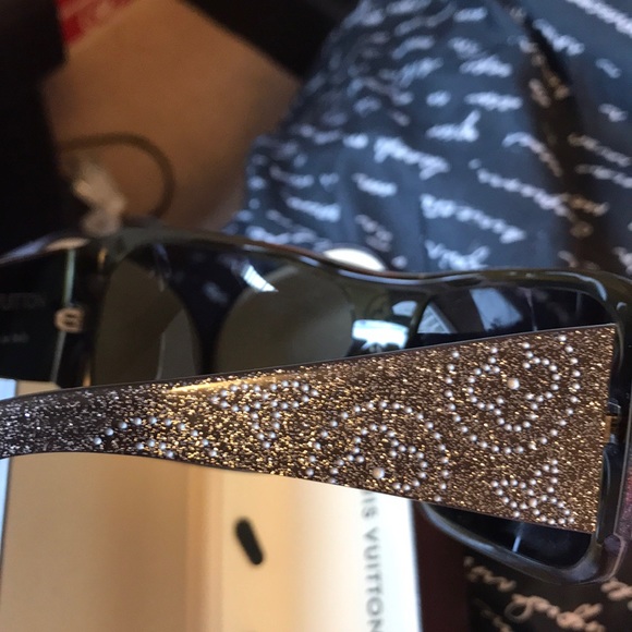 Louis Vuitton sunglasses - Picture 3 of 6